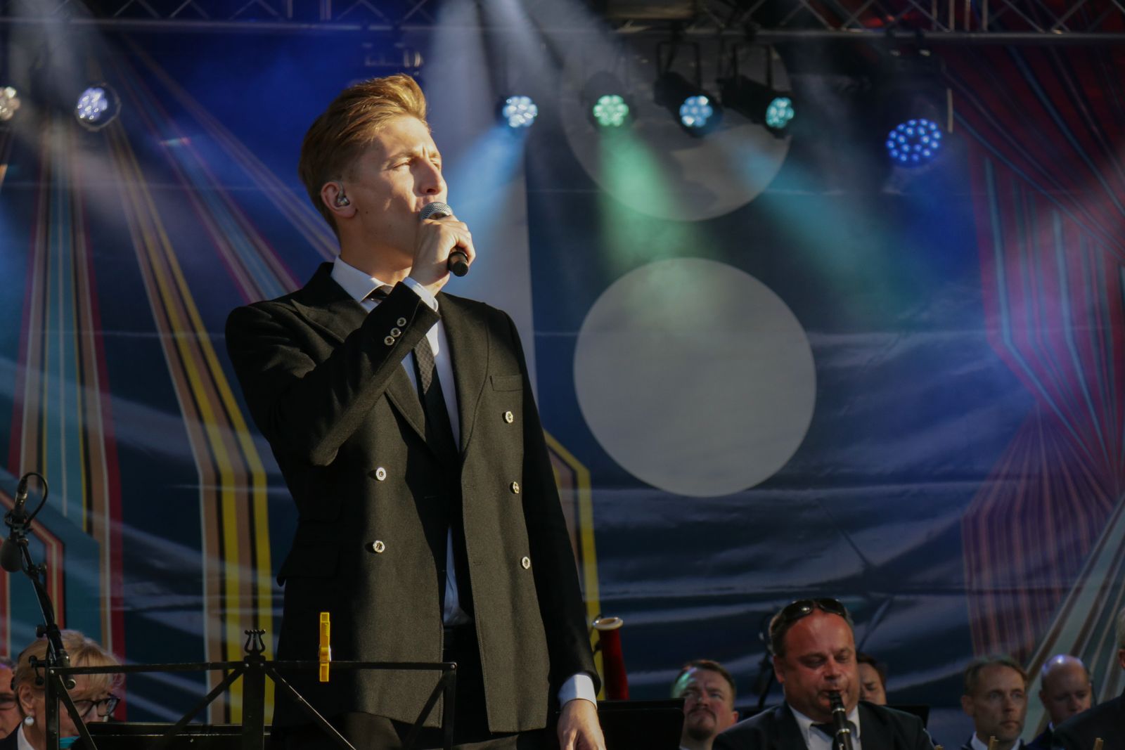 Mööda piiri